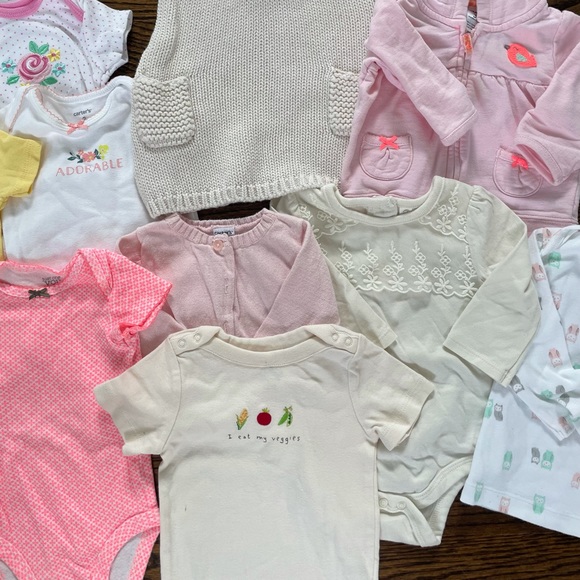 EUC! Lot of 11 Pieces of Baby Clothes! 3-6 Months! - Picture 2 of 8